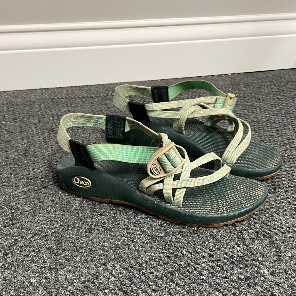 Chaco Womens green strappy outdoor hiking waterproof sandals size 7 ZX1